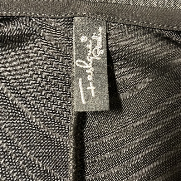 Fashque Studio Cold Shoulder Black Glitter Paisley Tunic 1X - Picture 8 of 8